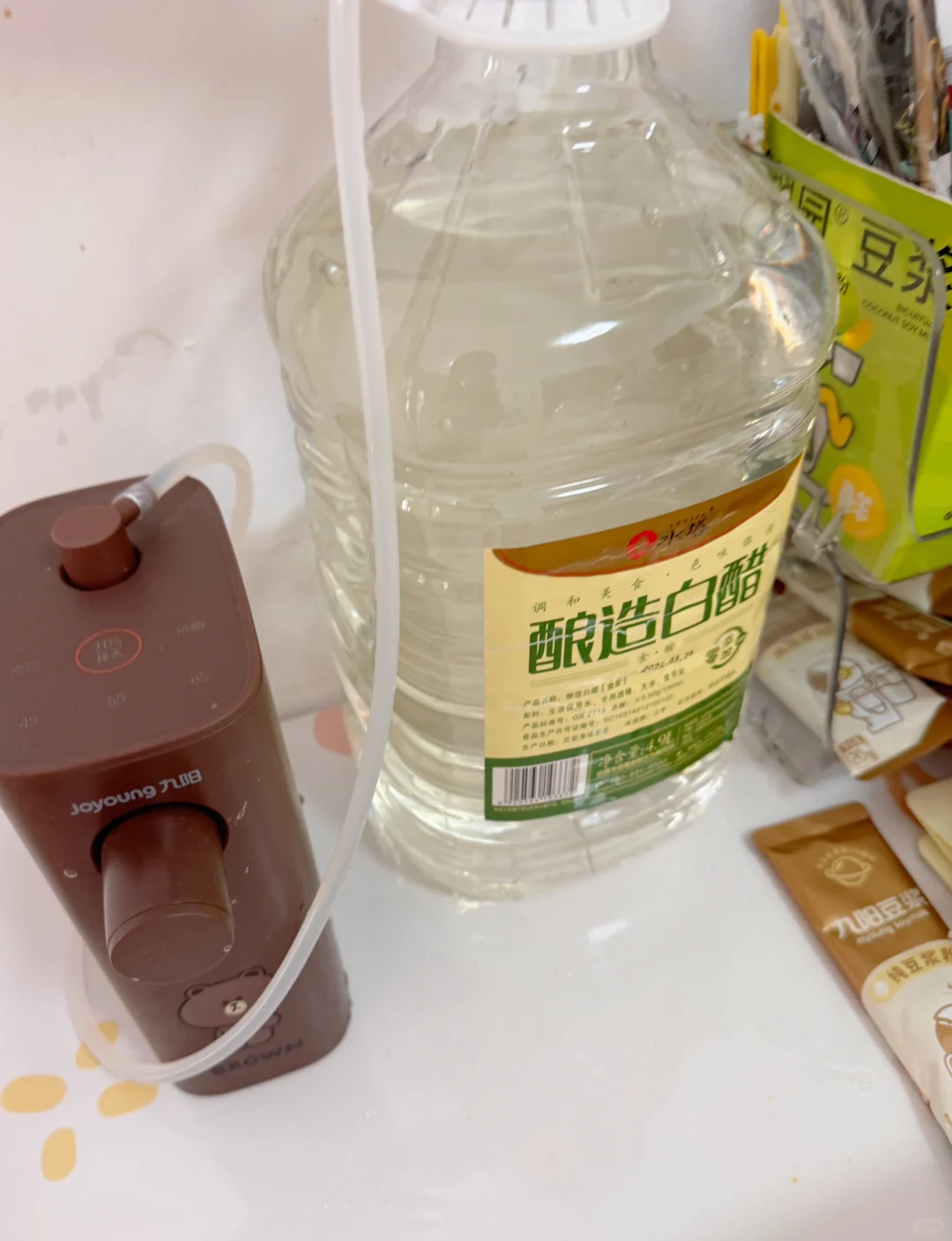 以为水坏了，结果没发现买的是桶醋，喝了桶醋