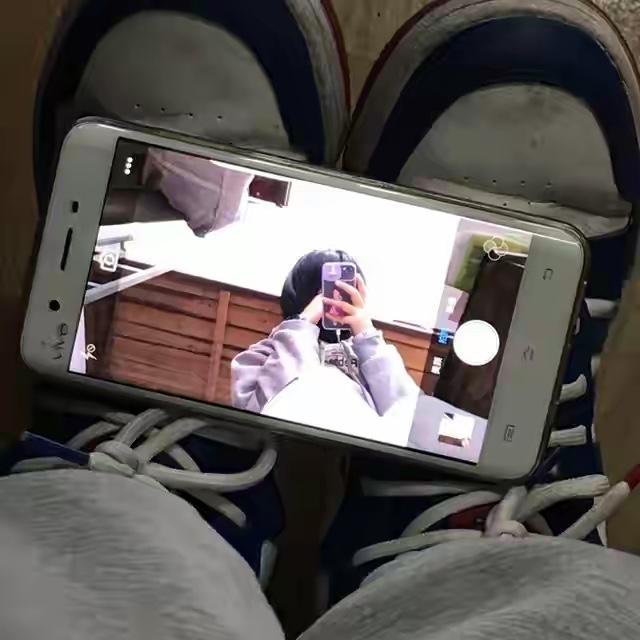 女子修手机被店主导出40多张私密照

手机送修本是很平常的一件小事，谁也想不到，