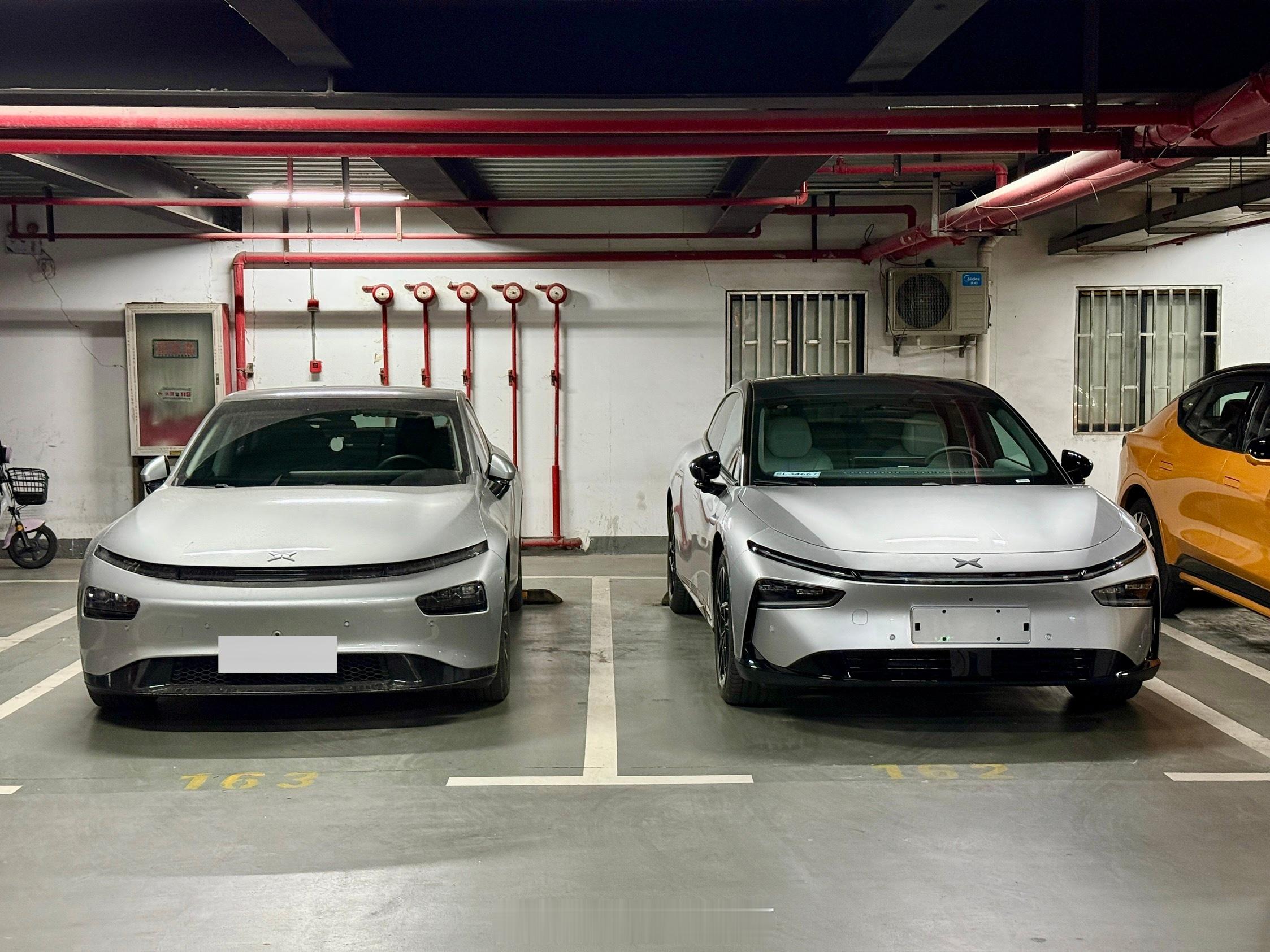 小鹏P7 & P7+：一台运动取向，小一点，贵一点；一台家用舒适取向，大一点，便