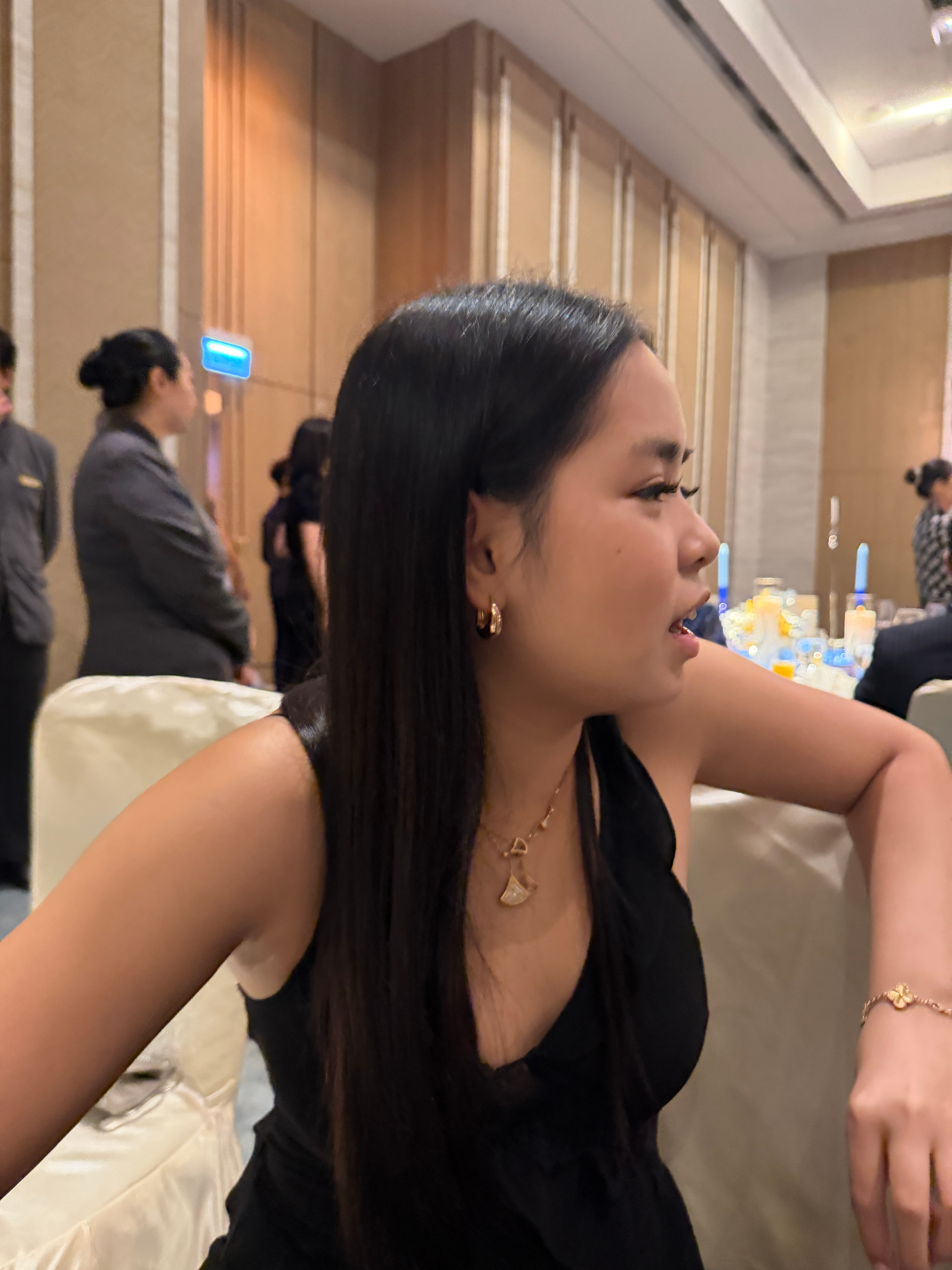 兔总深夜食堂 上次二姐毕业晚宴那天，回到家已经快11点了，大姐说她和朋友约好了要