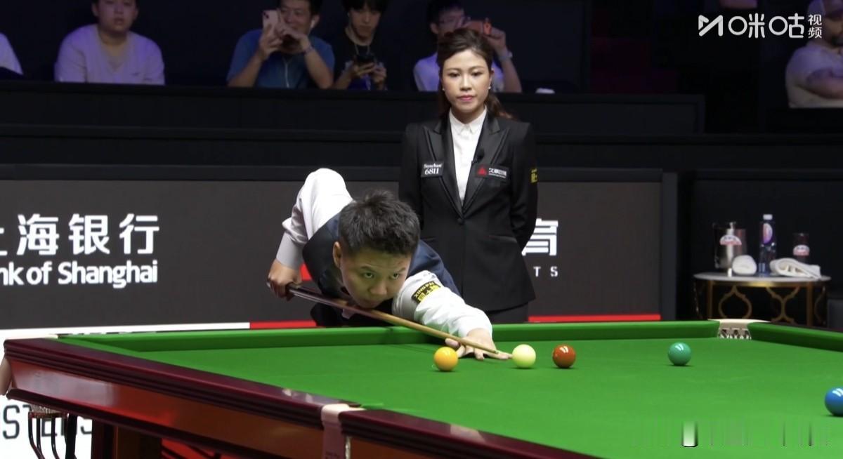 67：41，周跃龙失误，墨菲率先拿下第一局！
      北京时间今天下午，20