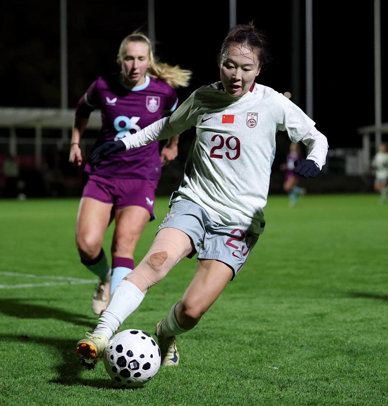 中国女足2:0击败英格兰职业女足俱乐部

关注女足的都知道，中国女足近期已经到达