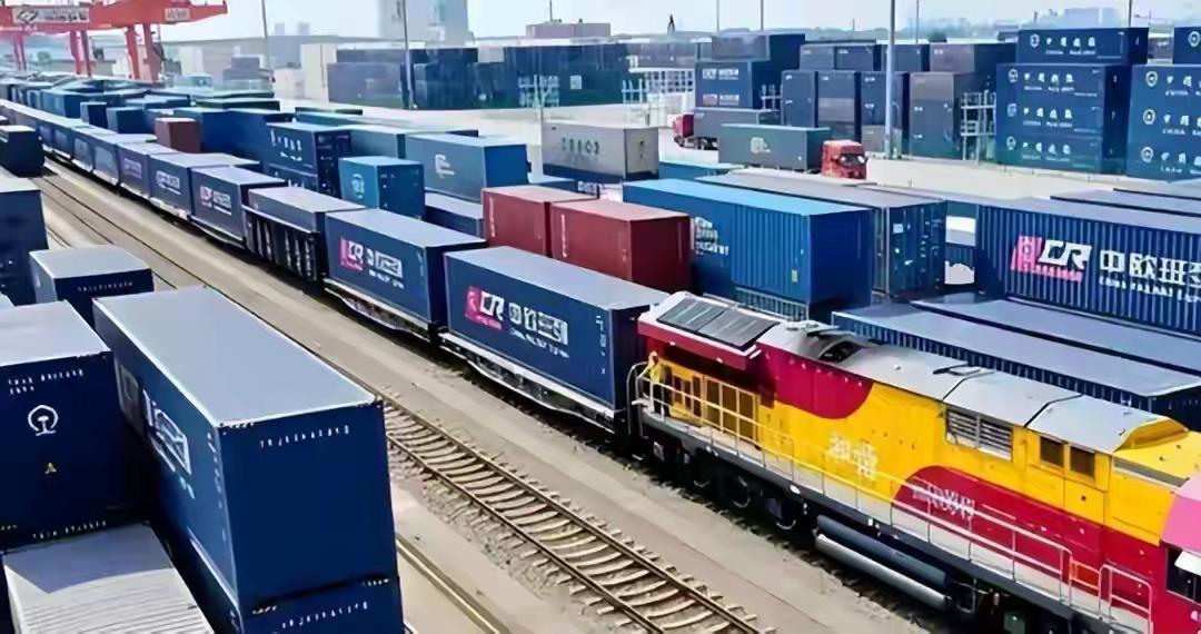 反制裁封锁反围堵⑤‖开启新航线，拿捏中欧班列的波兰瞬间秒怂

“中国是唯一能让俄