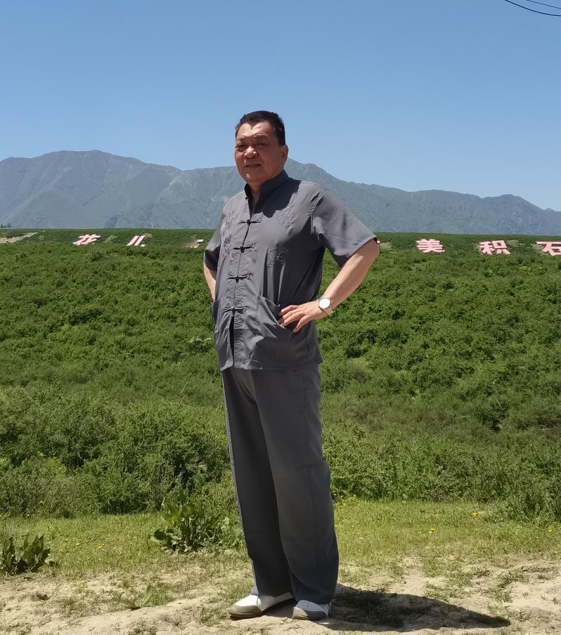 高考前别再围着孩子转，你越紧张，孩子压力越大。
别总追着问"复习得怎么样了""能