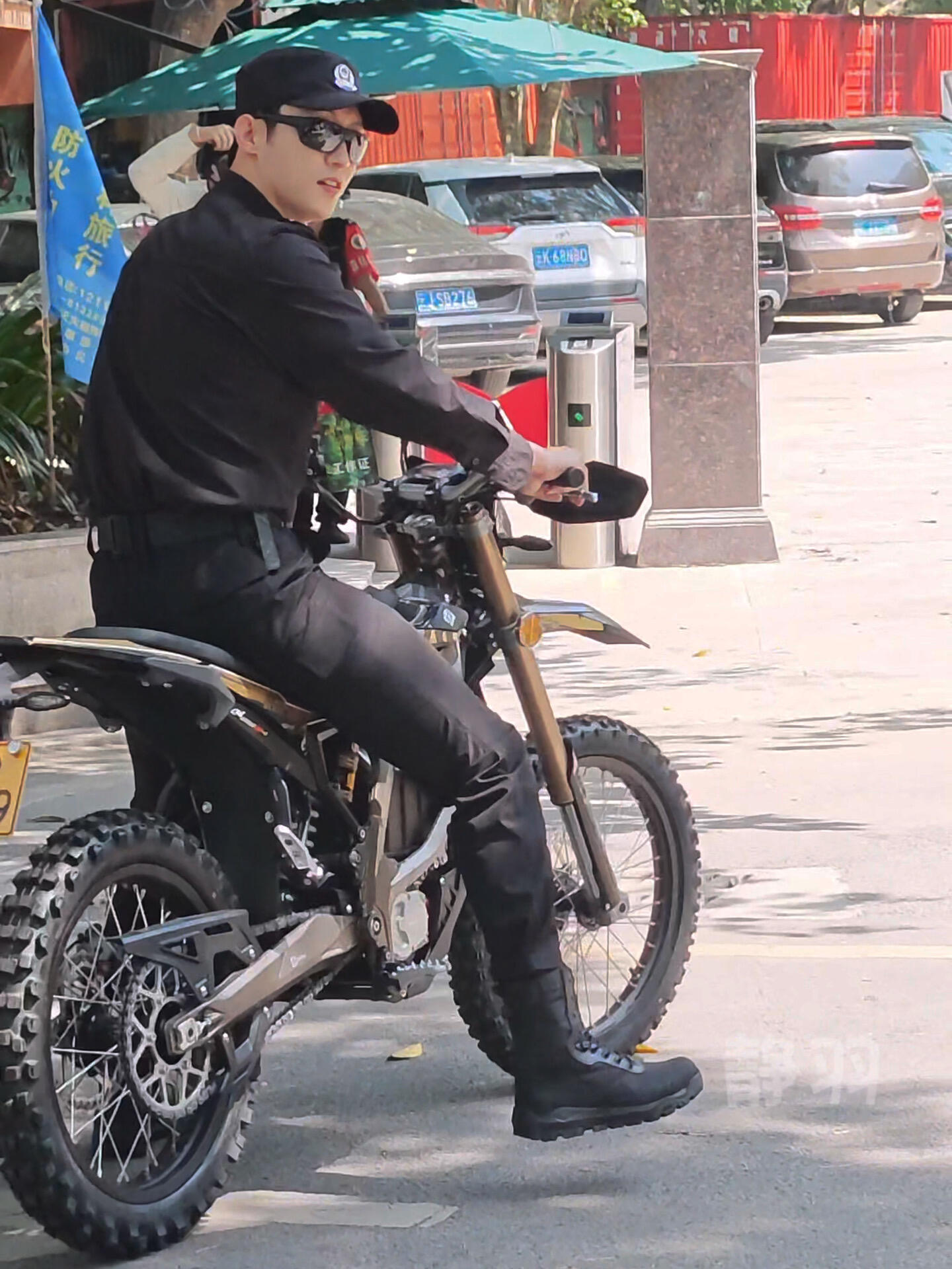 厉泽川的警服是瘦腿裤啊啊啊啊！终于又能看到合身的裤子 黄景瑜明川有知夏 黄景瑜厉