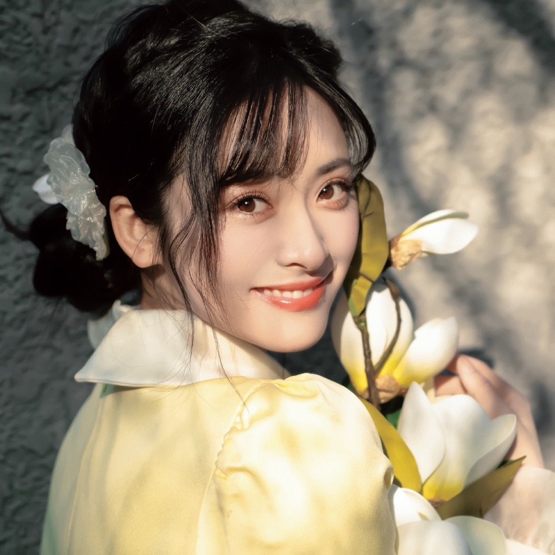 笑起来好有感染力的甜美宝宝 沈月的拍照氛围感我狂学 ​​​