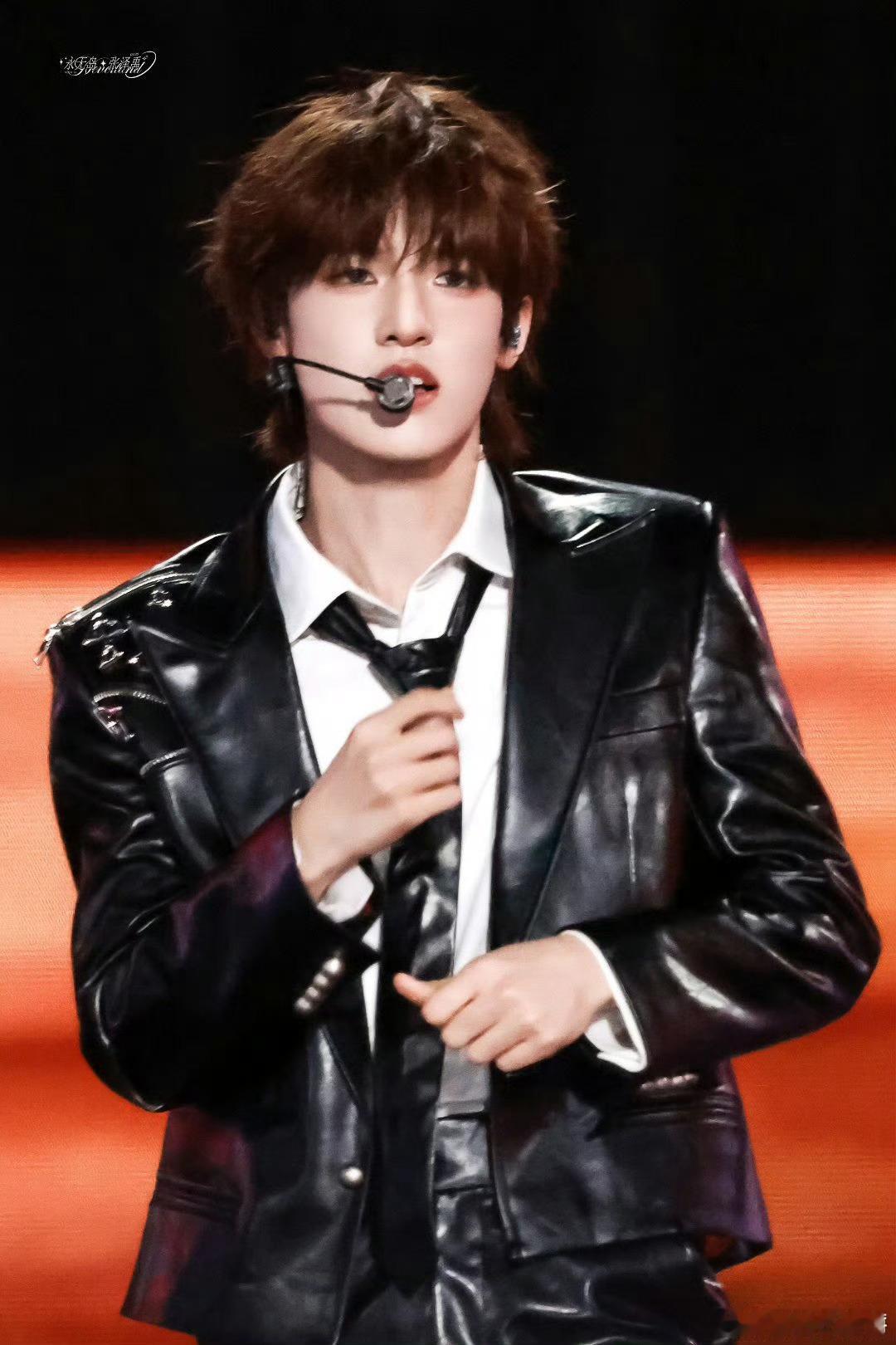 张泽禹大舌头版大舌头舞台 张泽禹的《大舌头》是心动狙击！“说爱你我就大舌头”甜到