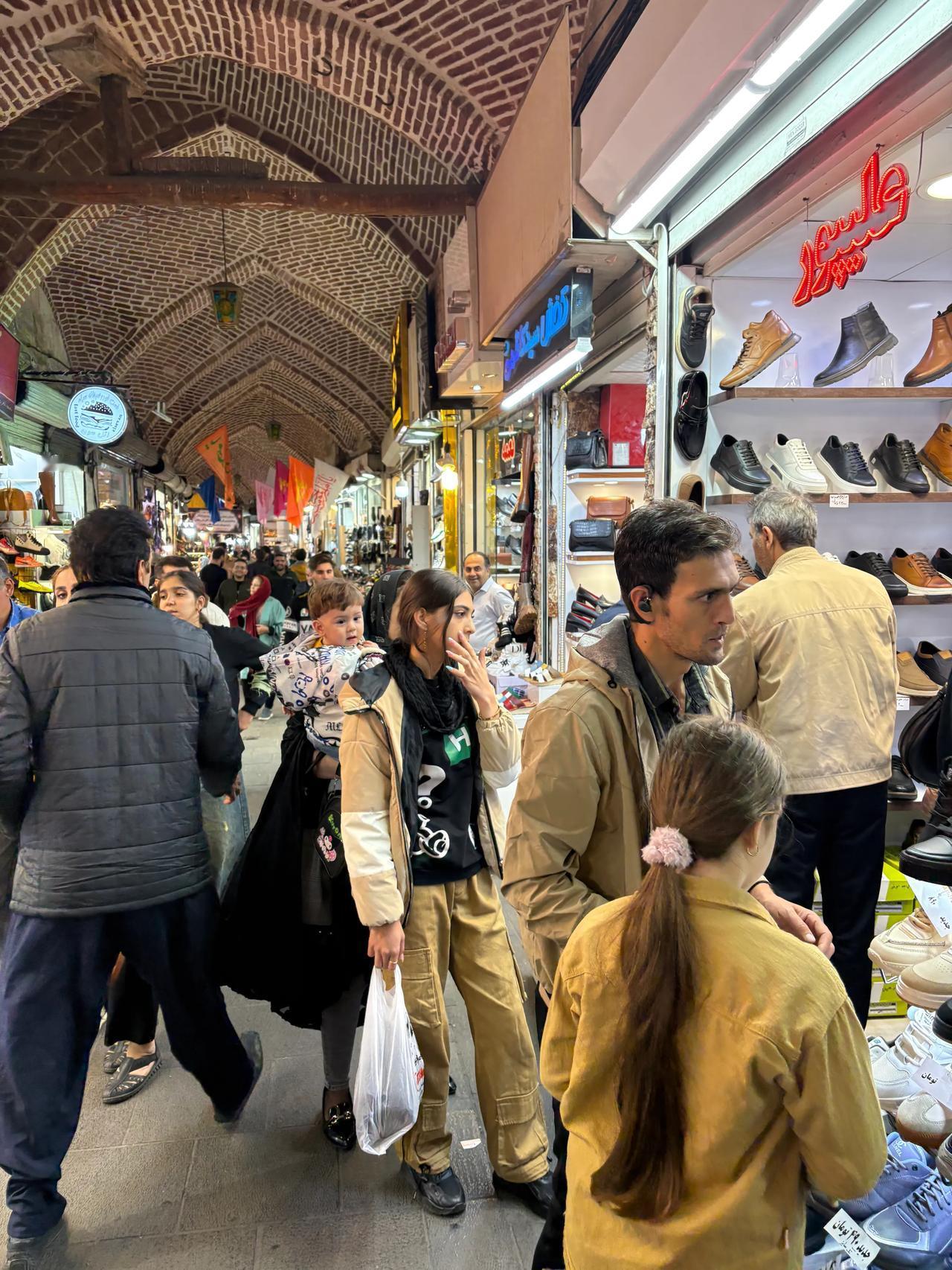 在伊朗喝酒的神奇经历
那天到达伊朗边境城市-大不里士的时候是下午五点，向导老侯赛