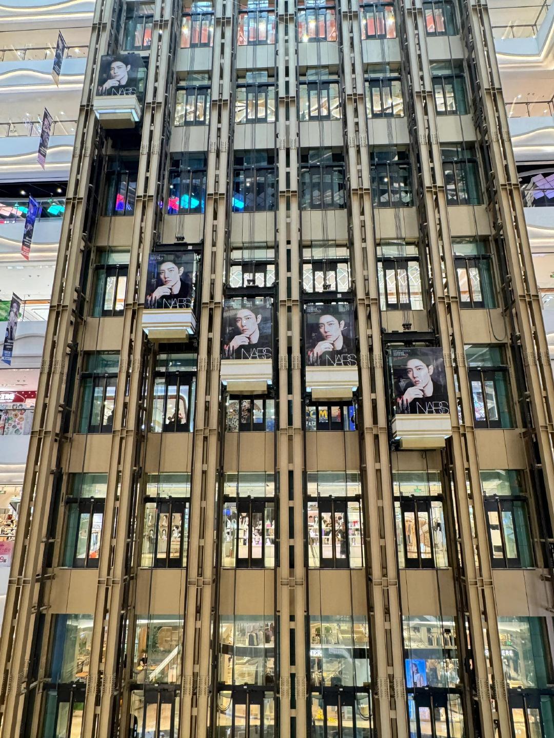肖战城，帅脸就应该放大看[抱抱] ​​​