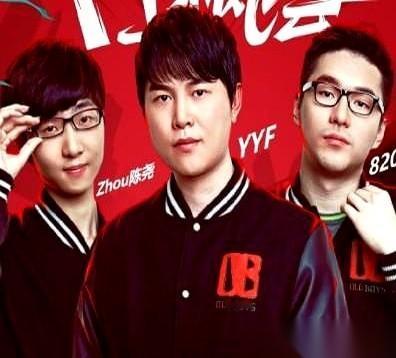 这两天的Dota2圈子，正上演着极其割裂的一幕。
一边，是退役多年的“一哥”YY