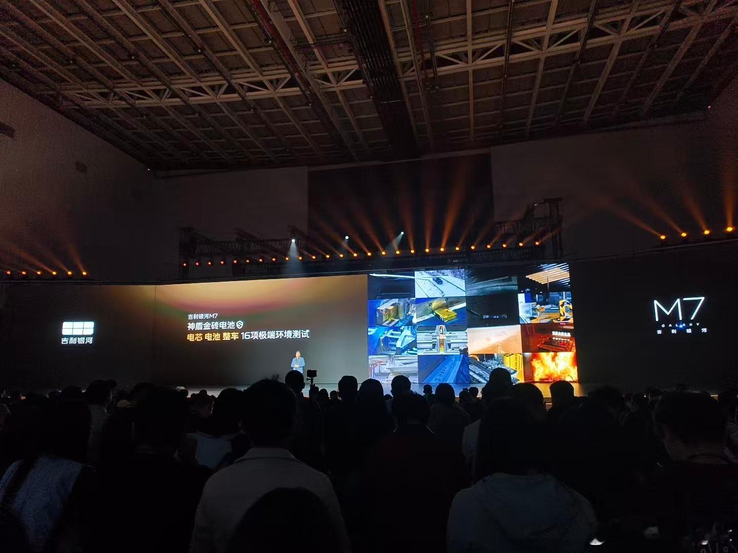 在安全性这一块，吉利真就舍得投入，银河M7通过了行业首次魔鬼四面碰测试！吉利银河