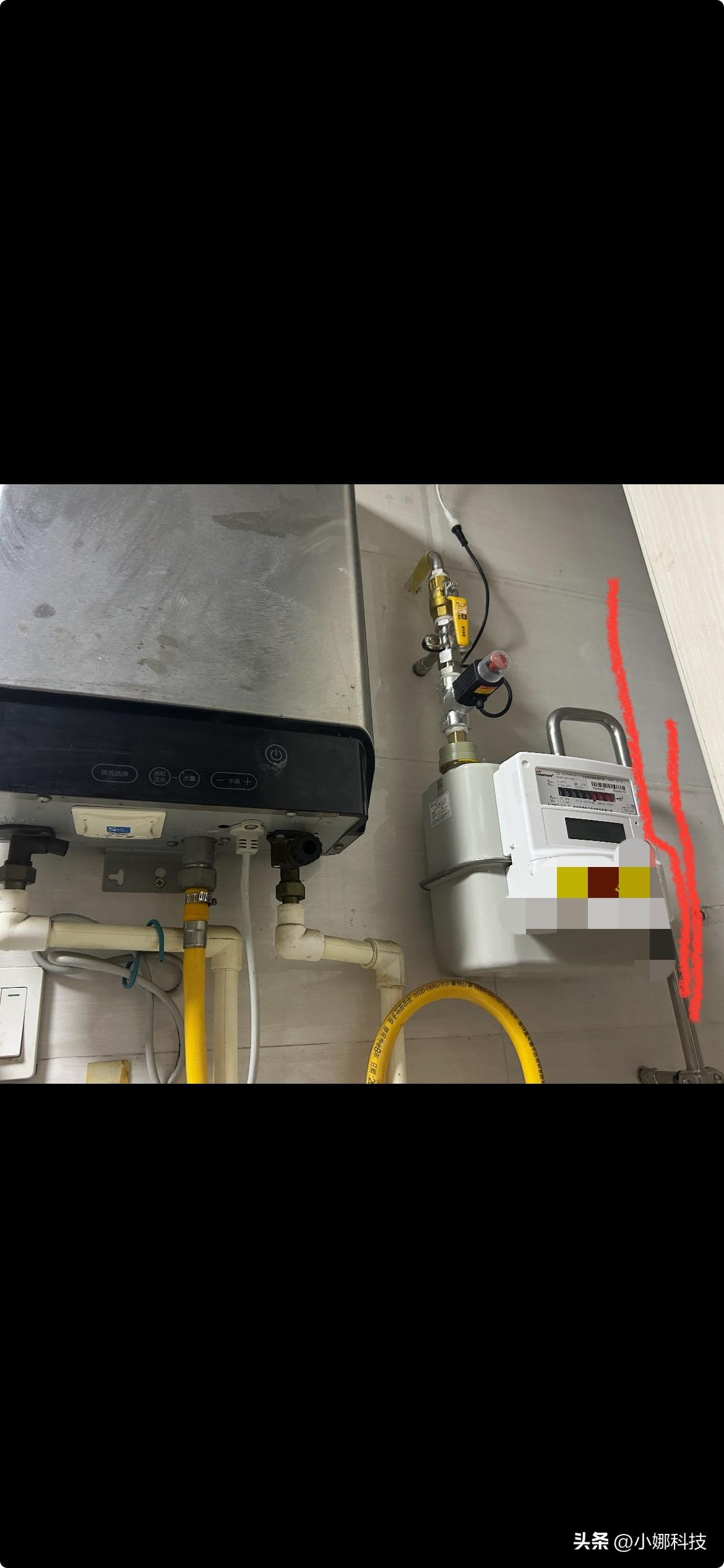 原来的气表在墙角
我按热水器的时候特意远离
现在燃气改造，给我换成气表离热水器这