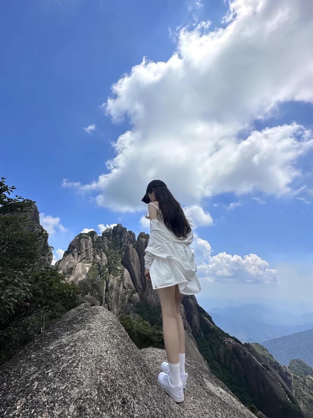 高官多病，多在多虑；
富人多病，多在多欲；
凡人多病，多在多思。

读书人多病，