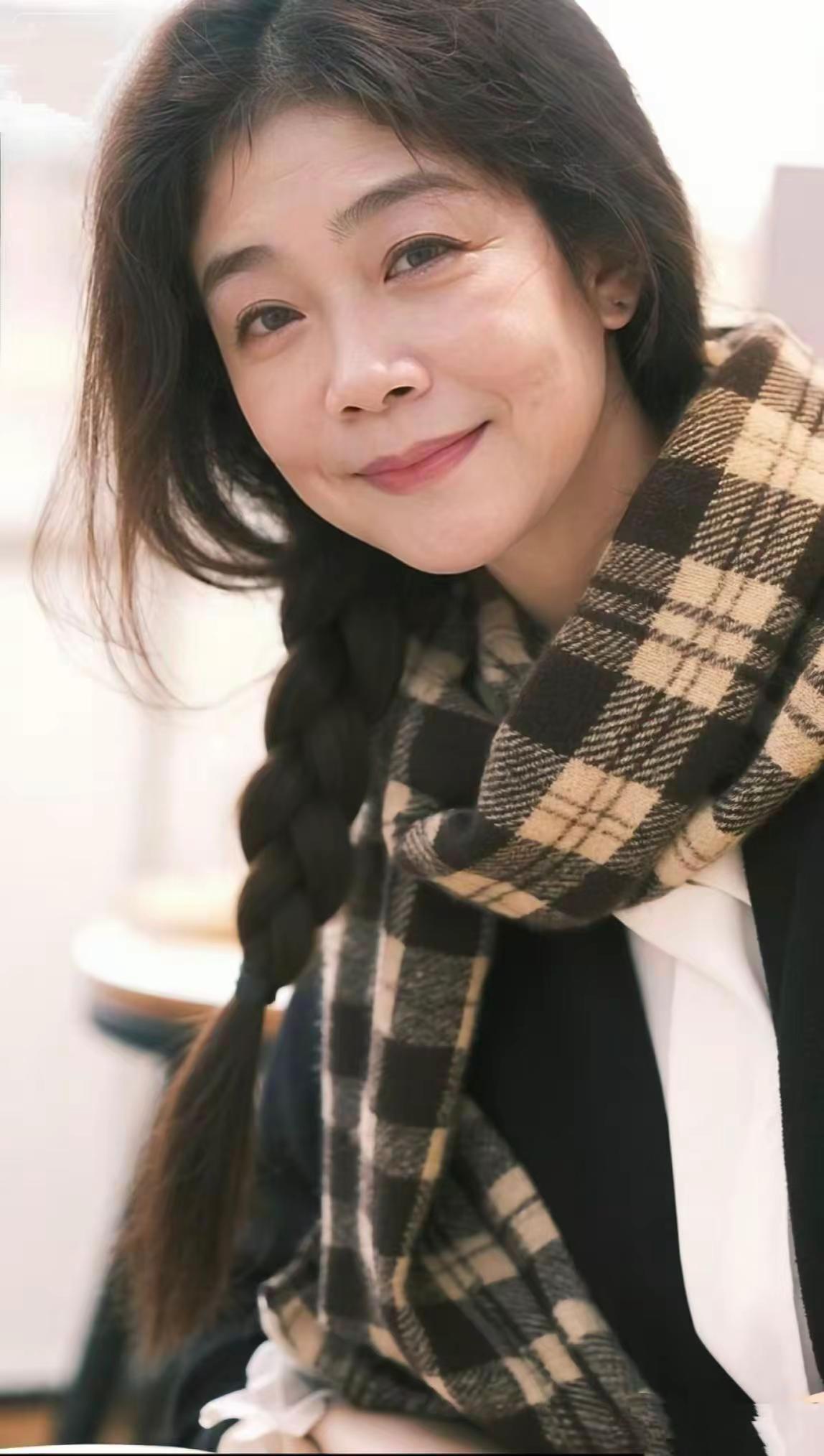 今日分享。羊绒围巾 人像摄影