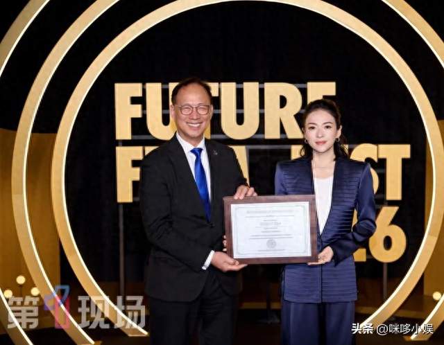 章子怡获浸大荣誉教授！自曝今年新戏演丧子母亲，拍完四肢发麻