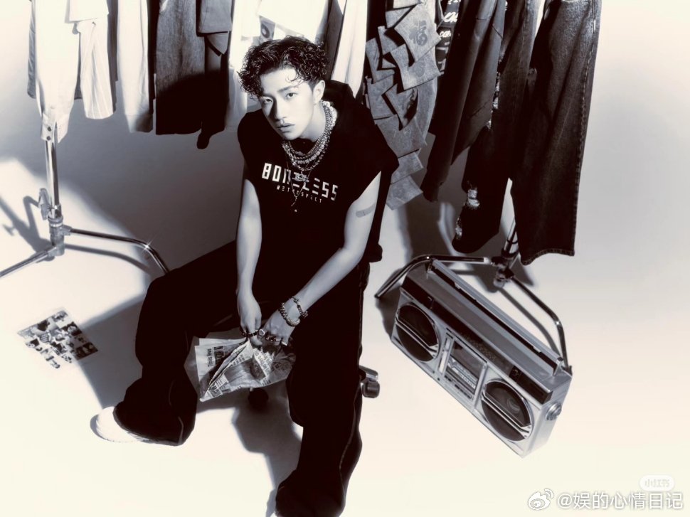 快去听王一珩大帅哥的新歌《木梳》 ​​​