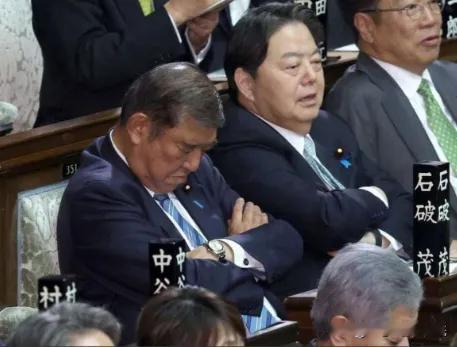 10月1日：石破茂当选日本第102任首相。
10月1日-10月8日：石破茂组建新