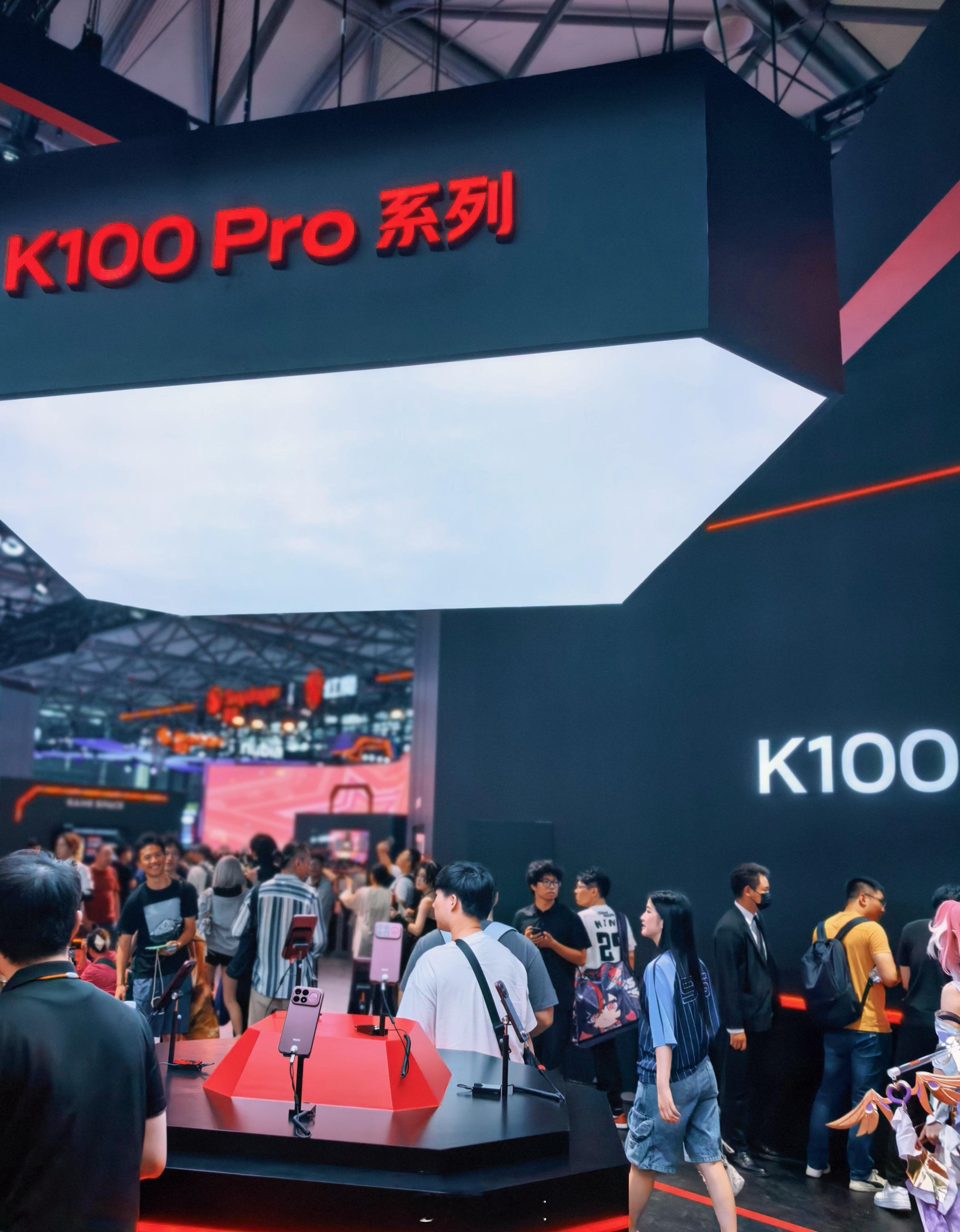 手机圈终于有高级酒红色了    又一年ChinaJoy，打卡N5骁龙馆REDMI