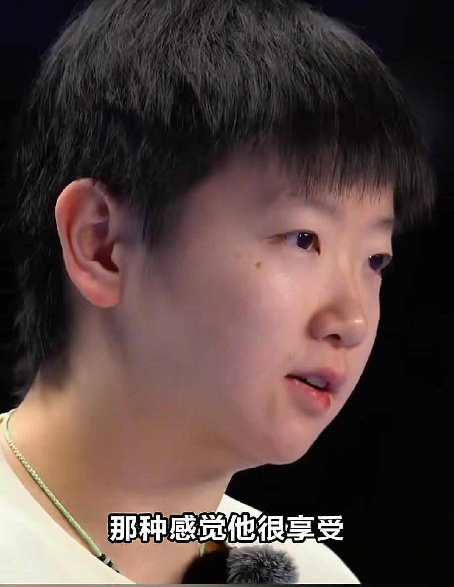 孙颖莎哽咽了，

她读科比自传时，让她影响最深刻的是，“他每天早上出早操的时候，