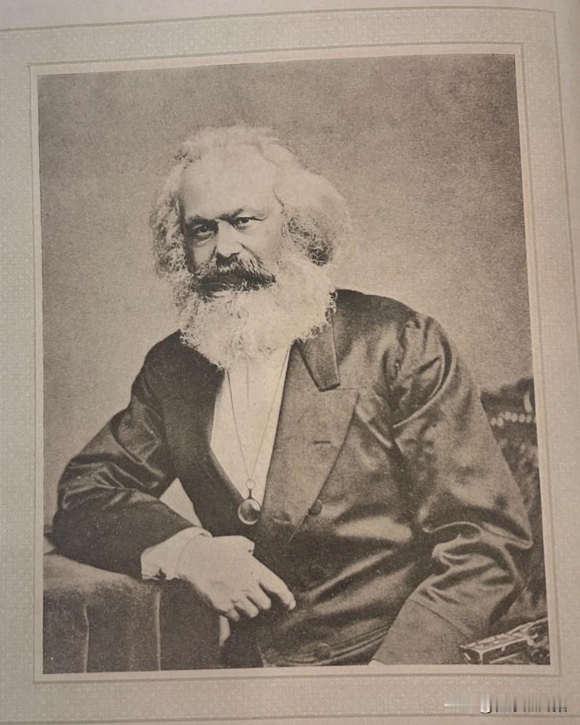 1907年上海出版的八开大画册《近世界六十名人》中，首次在国内刊出马克思的肖像，