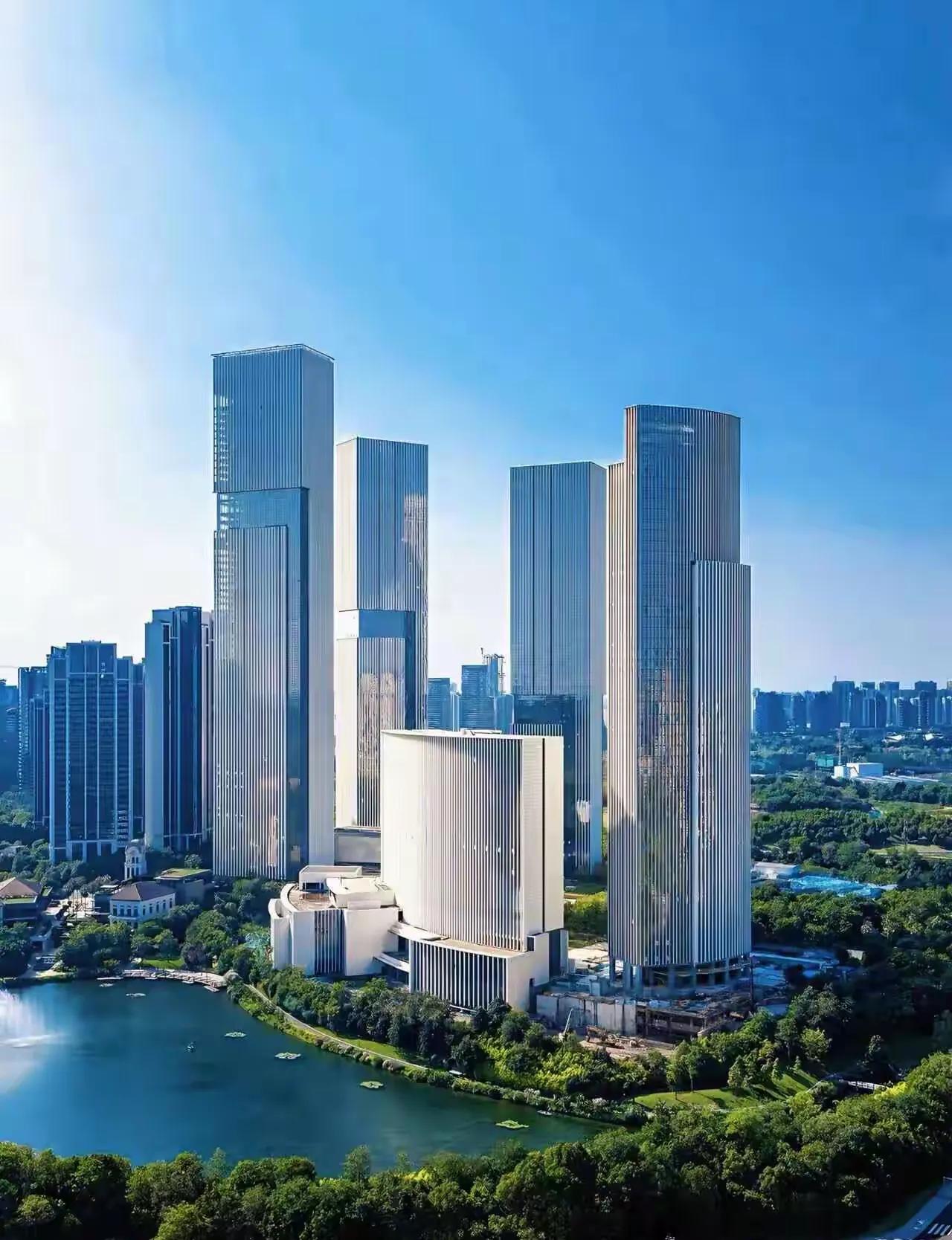 成都建筑界的爱马仕，成都的天府新区这一片建筑，每次路过我都会多看几眼，还觉得看不
