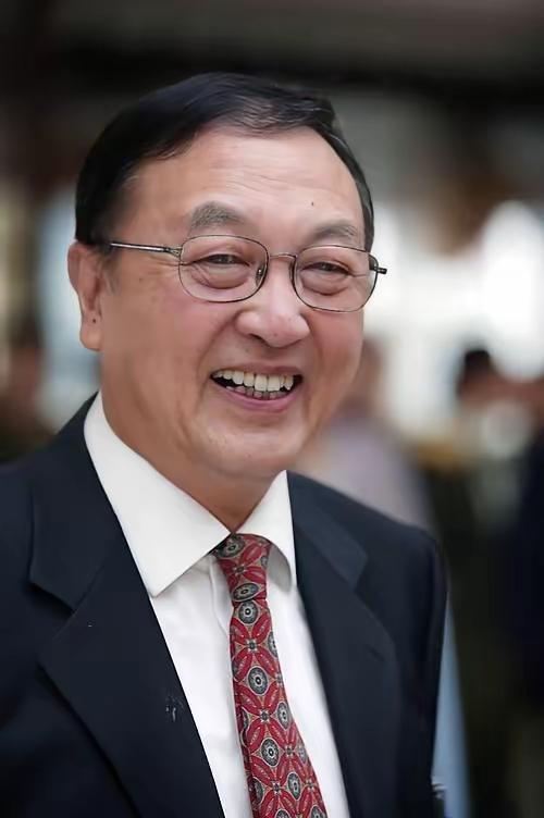 宋江改邪归正
功名大于利禄
小人改鞋归主，
公道偏于私厨。
