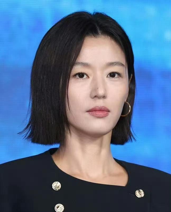 天哪，
给全智贤洗白的方式好清奇，
如果她不是文盲的话，编剧可以一个人把锅背了。