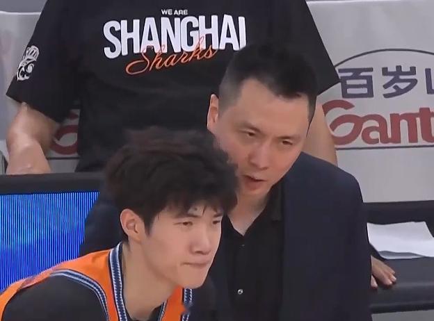 佩服卢伟指导的勇气，末节单外援比拼，敢于撤下大白边上了弗格，还让小将偰李永炜担当