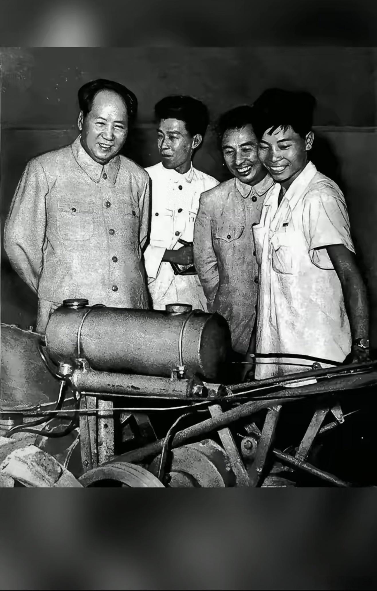 他是共和国的工业之父。伟大的毛时代垫定了共和国的工业、农业、军工等全行业的基础！