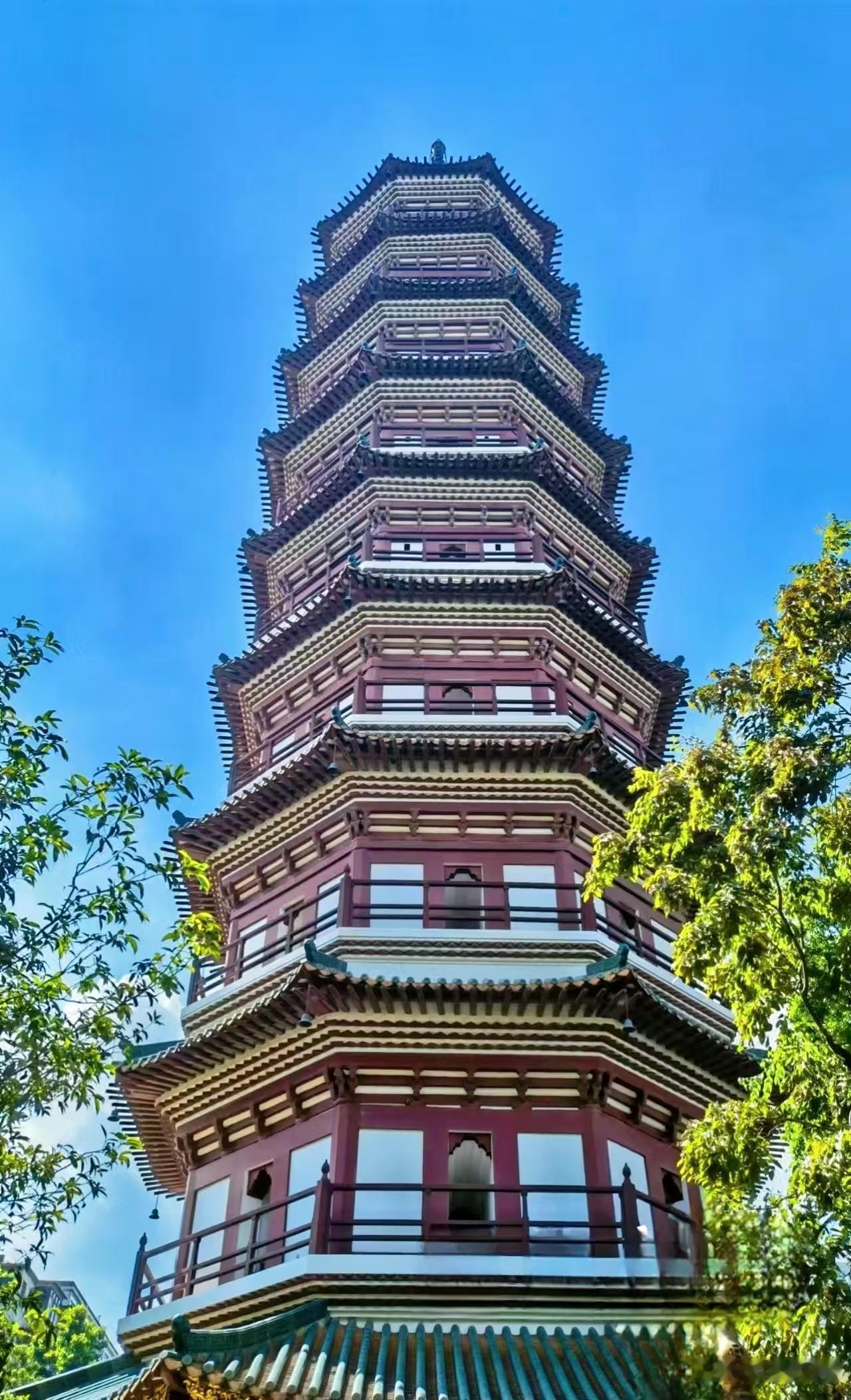 晨光照宝塔 希望在前方