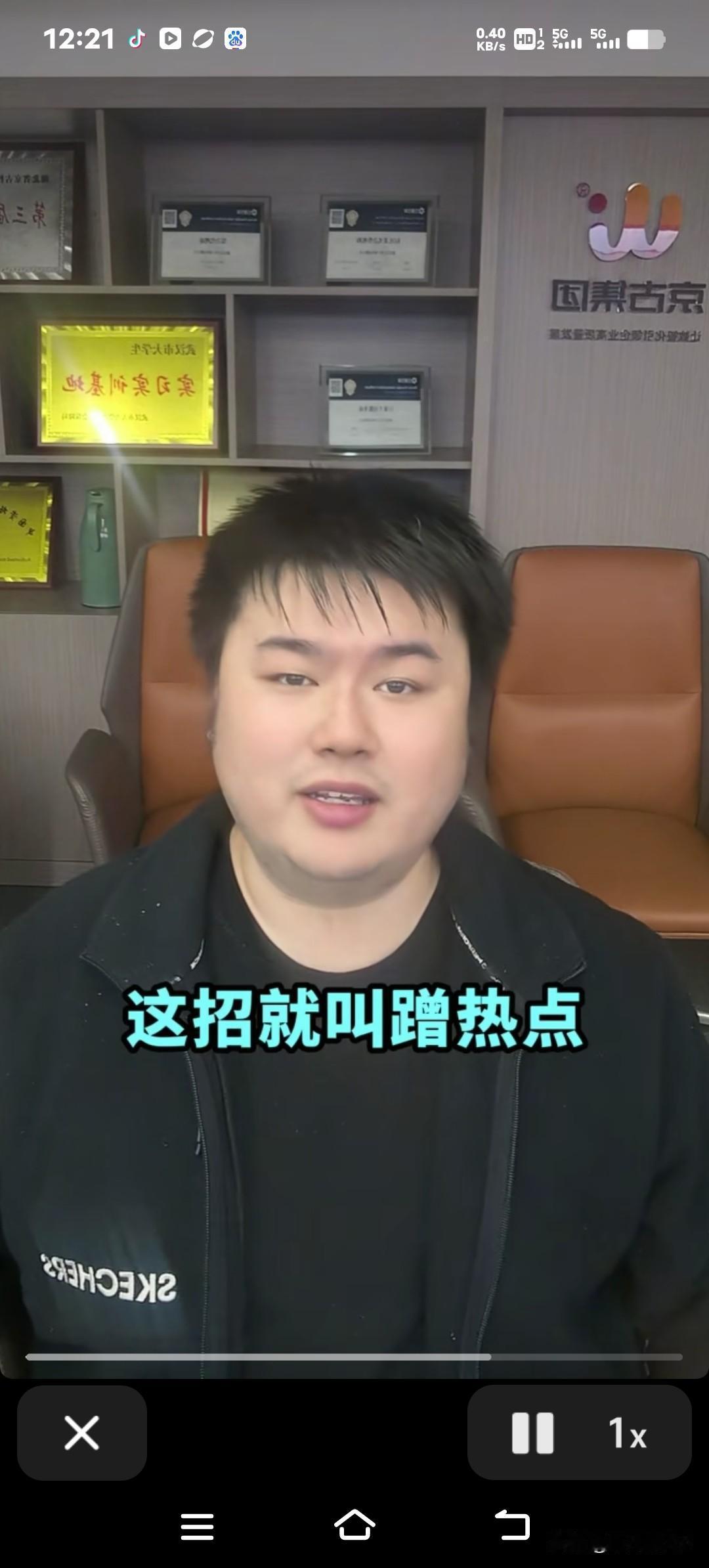 广州街头突然冒出来两家“沪下阿姨”“冰雪蜜城”的招牌，路过的人都乐坏了，纷纷打趣