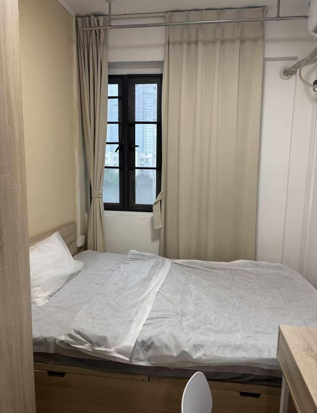 应届生来广州找工作已免费入住泊寓
[一]申请: 我是提前几天在小程序上申请，加了