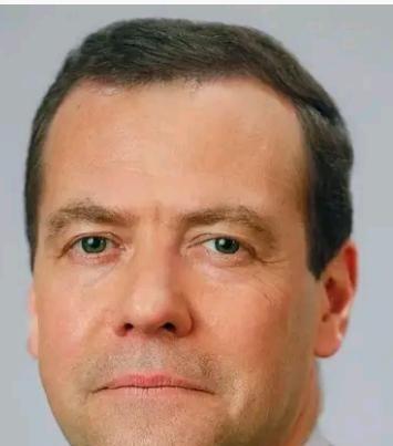 俄罗斯重量级人物梅德韦杰夫突然捅破窗户纸，公开承认俄美正在秘密磋商。他还强硬放话