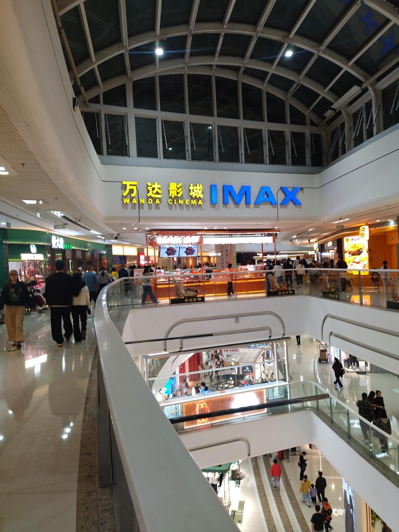 萝岗万达的人气确实可以，晚饭时间点每层楼都是人流密集，三四楼的食肆基本上都需要排