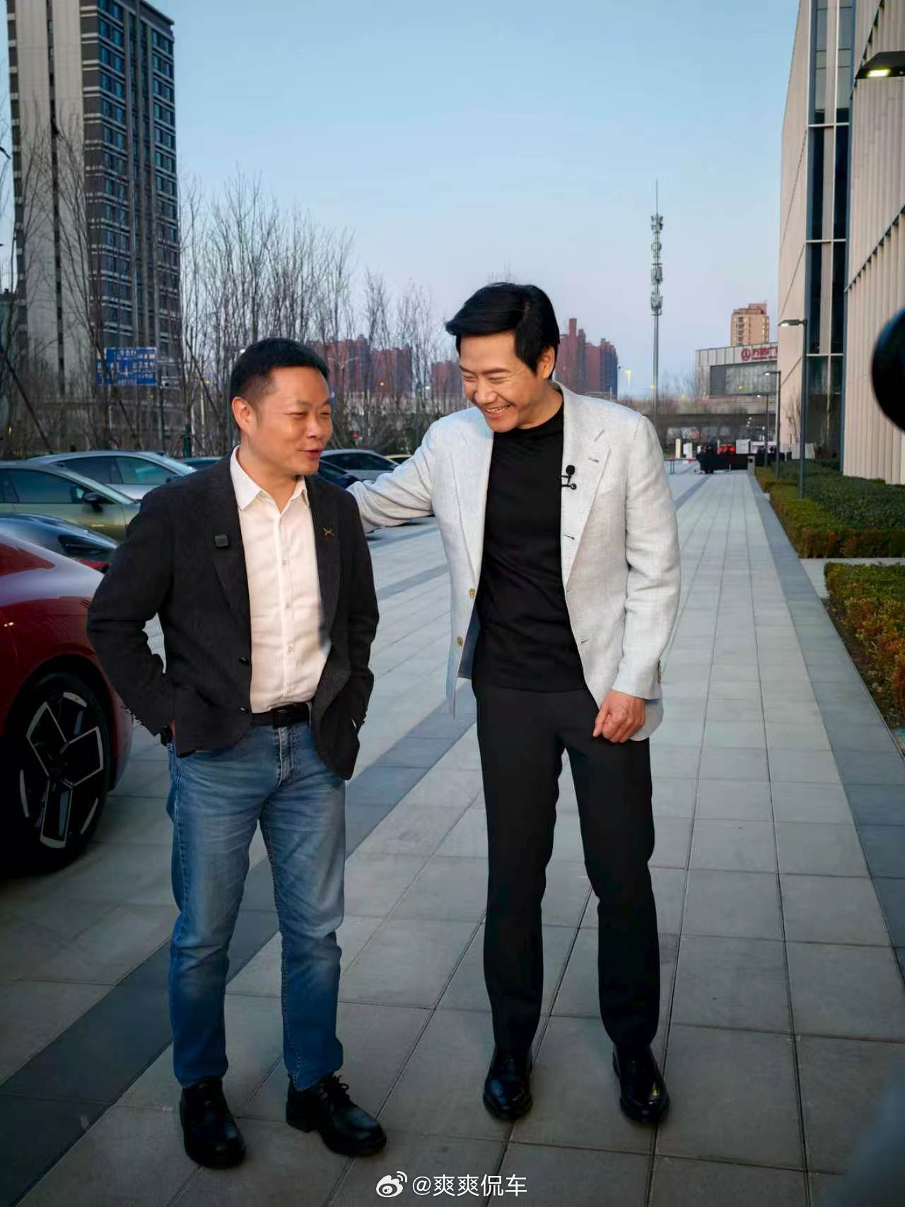 该说不说。。雷总这人缘还是可以的。。就是不知小米新一代SU7今日发布