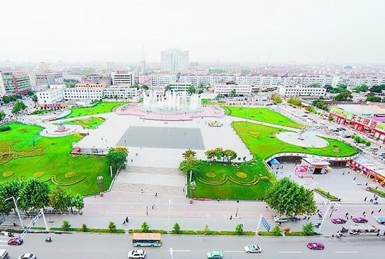 邢台新世纪广场是原古城墙西南角，后来建成体育场，临街有大华商场和牡丹美发店。体育