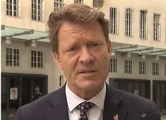 英国改革英国党拒绝与保守党结盟，强调“常识政治”不组阁。

改革英国党副领袖泰斯