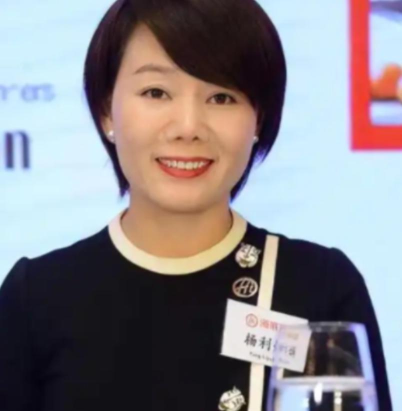 1994 年，四川一女子为给哥哥还债，不惜陪伴老板 24 年，没想到老板后来大手