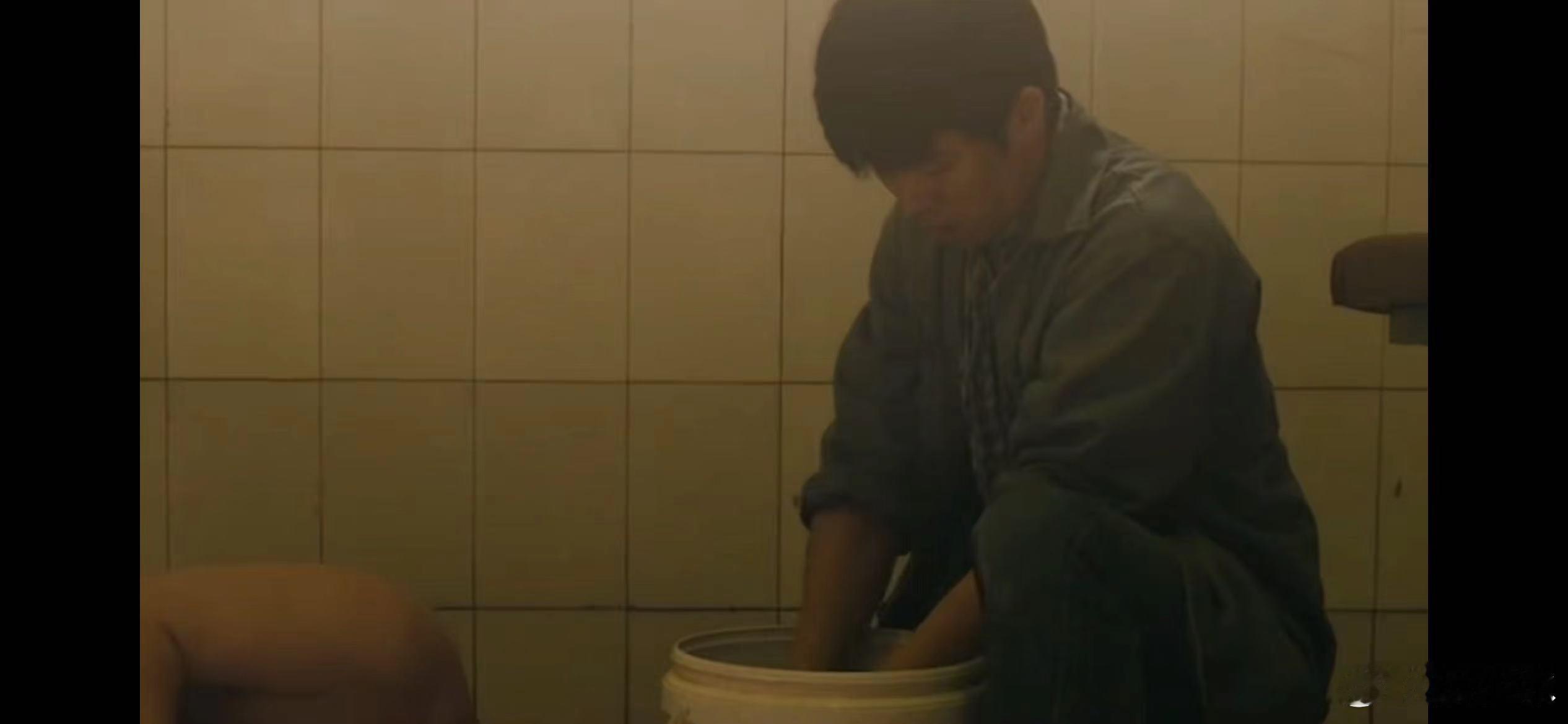 #雪迷宫 好人恶人都有来时路# 郑北表面强大内心却藏着脆弱，姜小海身份复杂，立场