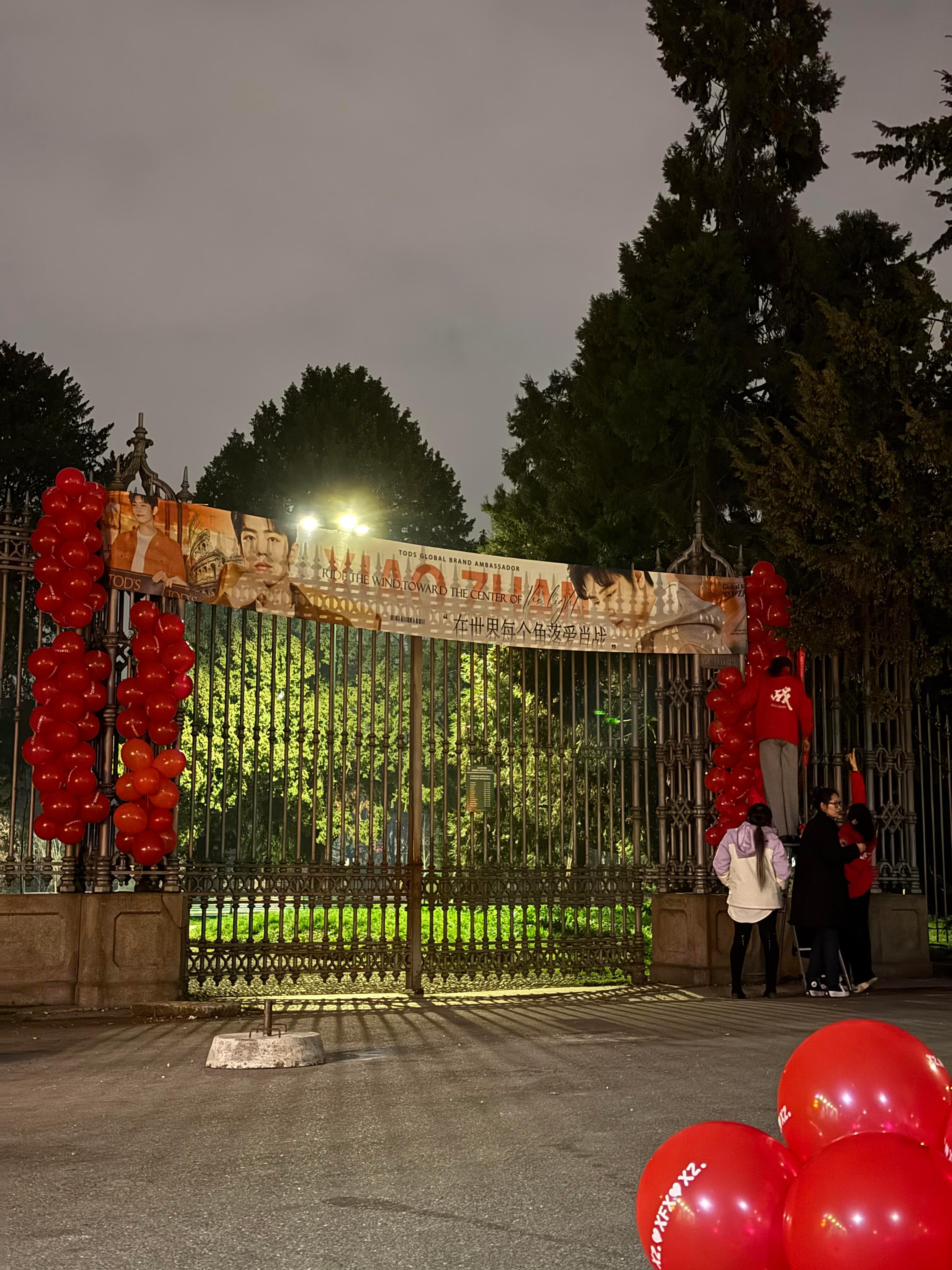 现在是米兰凌晨1点海虾已经布置好就位了，期待红海，太牛了肖战米兰时装周