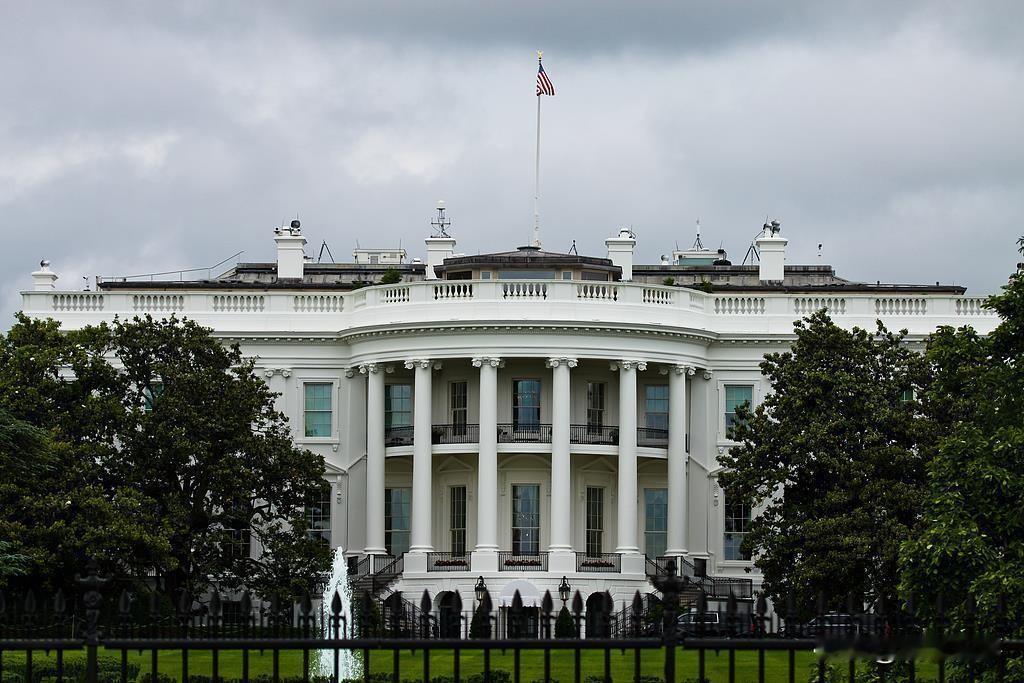 当地时间12月18日，美国总统特朗普签署了一项具有里程碑意义的行政命令，旨在推动