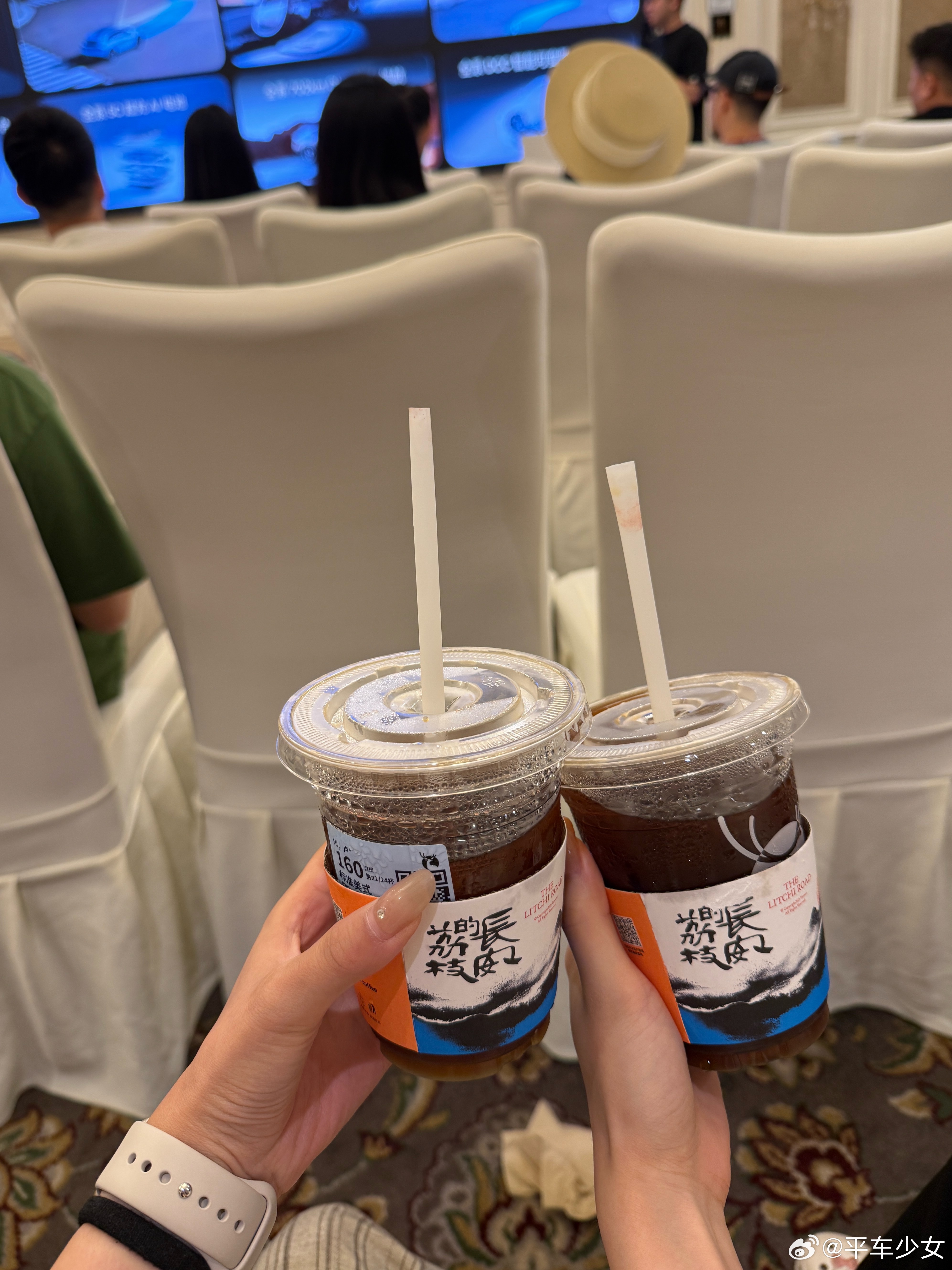 早！今天来试驾小鹏G7🚗来到广州都是荔枝，咖啡杯子上都是《长安的荔枝》，u1s