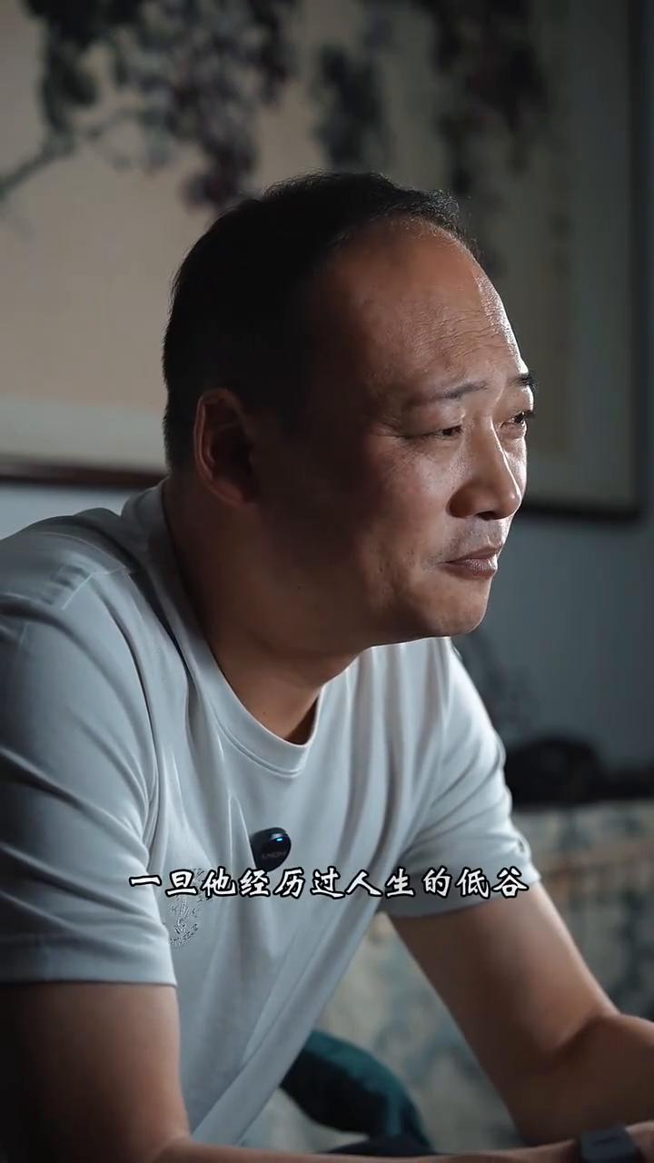 无情。
你信不信，一个善良的人永远不会变坏。一旦他经历过人生的低谷、爱情的背叛、