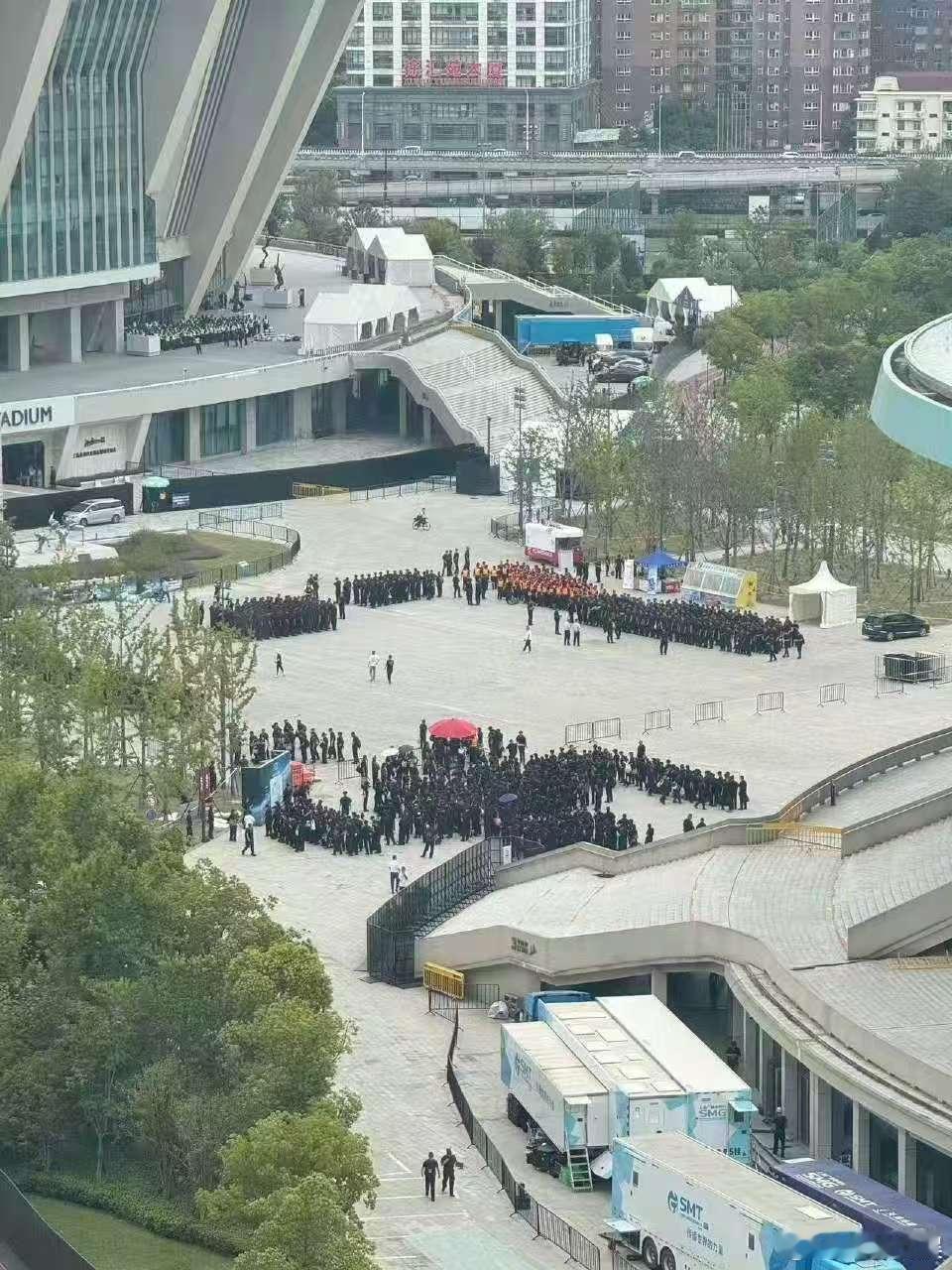 时代少年团演唱会安保规模被时代少年团的保安团队震撼到了时代少年团演唱会安保规模，