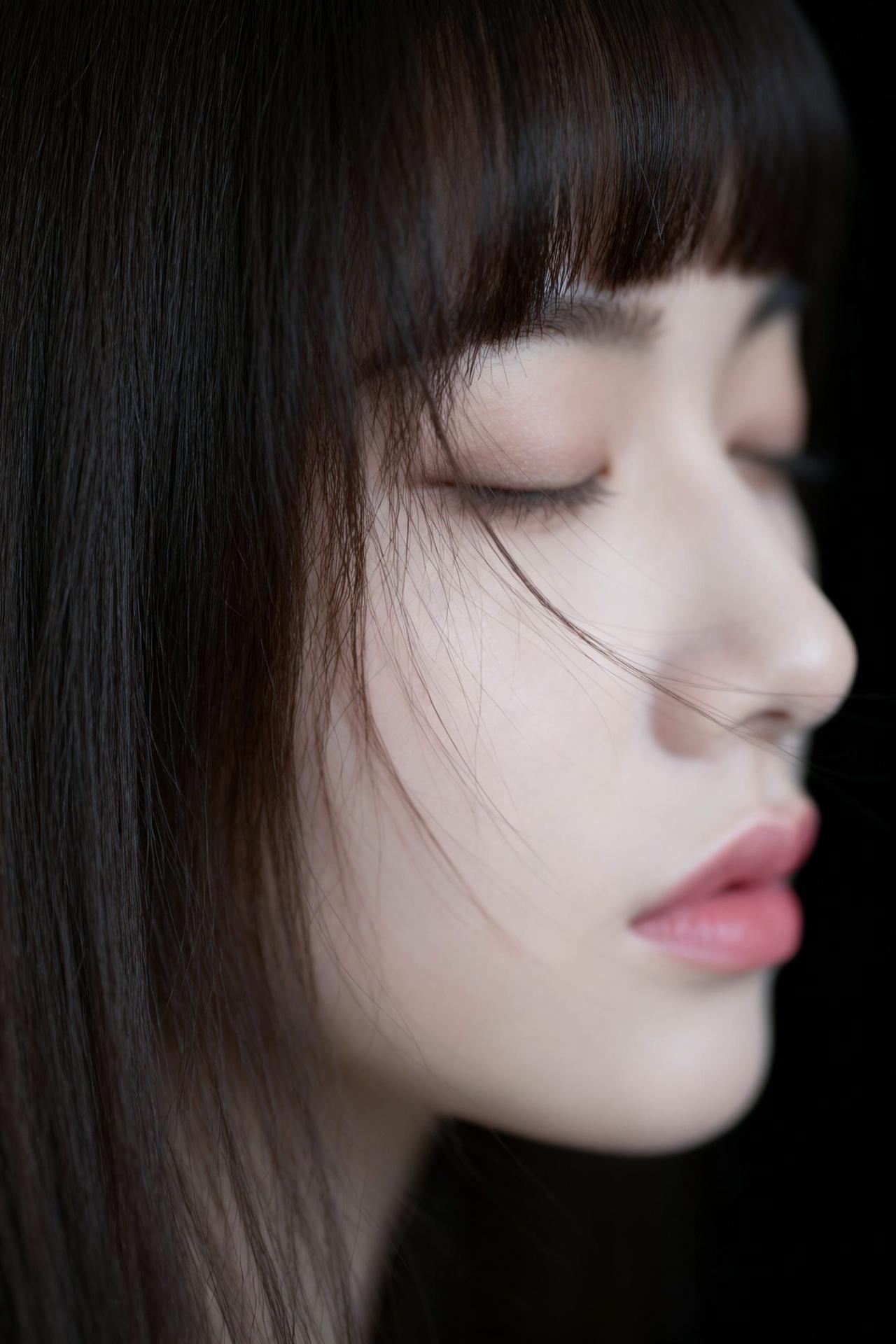 原创配图锦瑟人物表情
锦瑟无端五十弦，一弦一柱思华年。