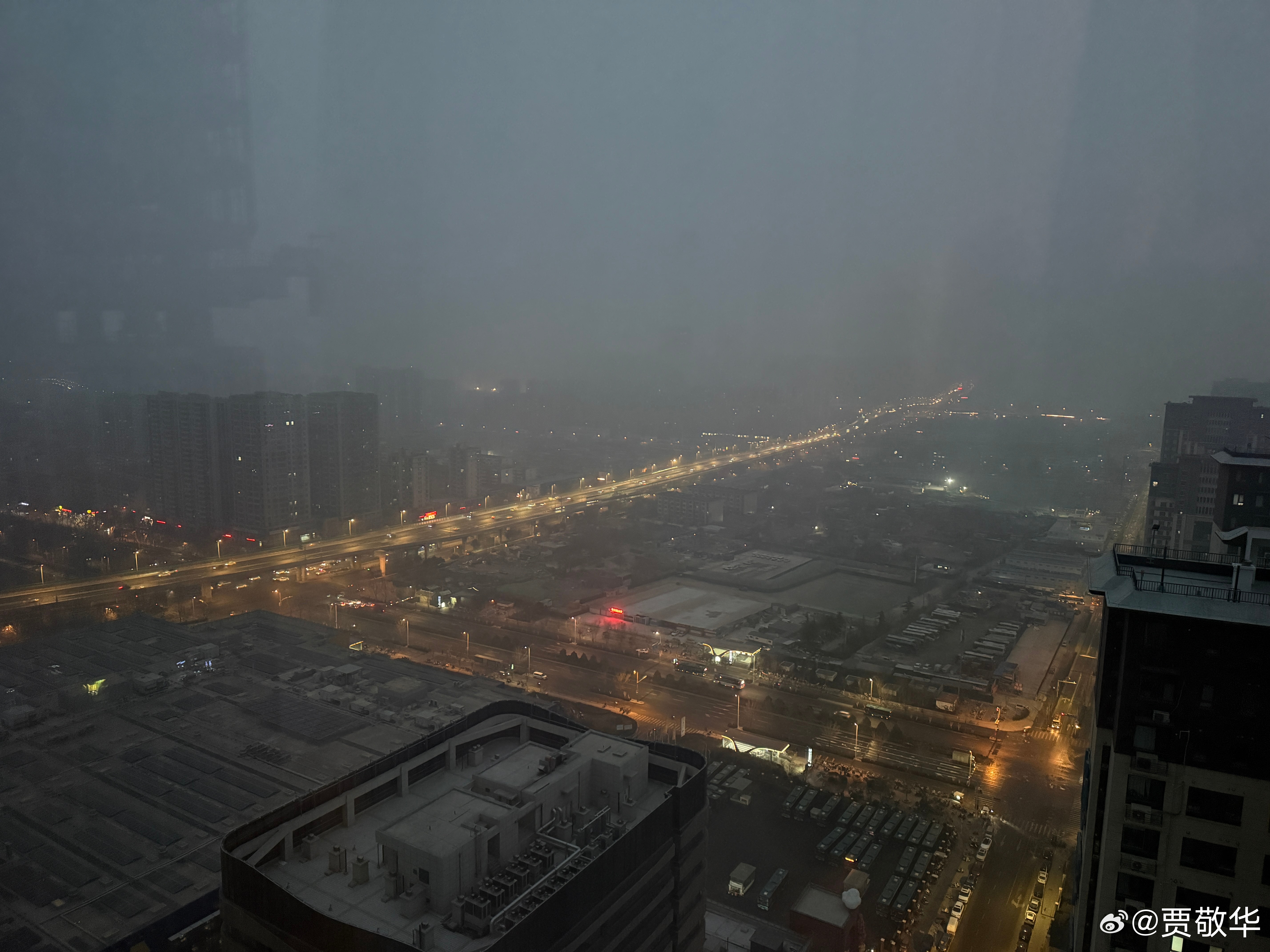 #每天早起打卡# 济南的早晨还有点冷呀，起床干饭去，一会回家。 