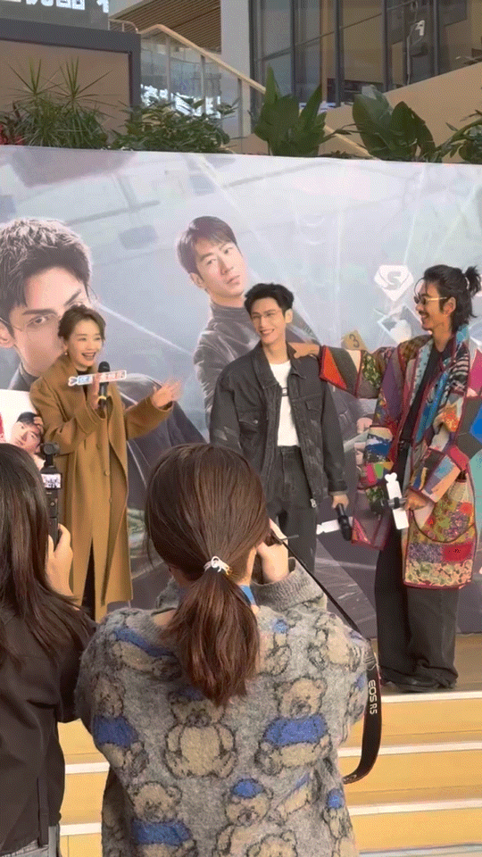 罗云熙刘雅瑟江奇霖这段以为是AI我直接笑到捶桌，《剥茧》三人组真的太会整活了，扫