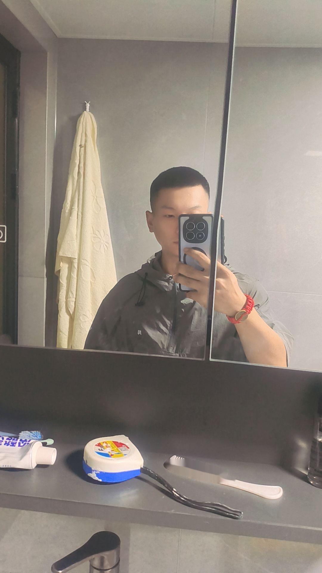 得不到就不要，想不通就睡觉，与其在别人的世界里患得患失，不如在自己的世...