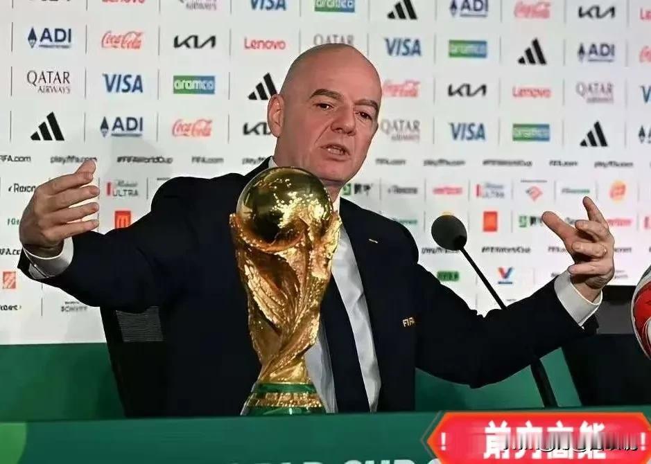 国际足联这次尴尬了。在法国队1:0战胜巴拉圭的比赛中，主裁判不仅对于巴拉圭的犯规