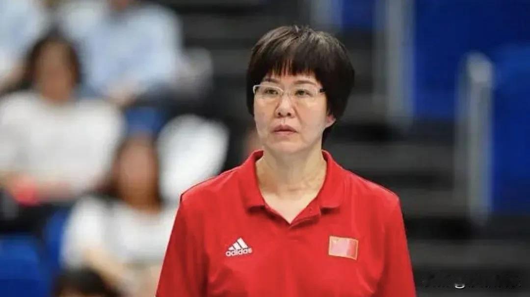 66岁郎平，引发热议！


9月12号，退休5年的郎平罕见冲上热搜！
原因很简单